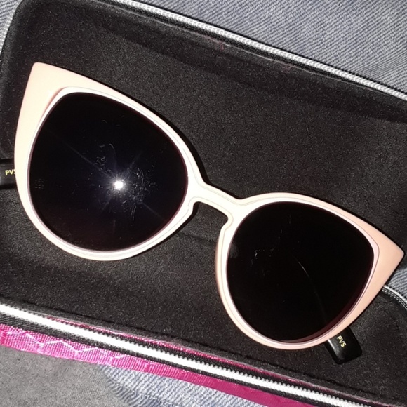 Perverse cats eye sunglasses. - Picture 2 of 7